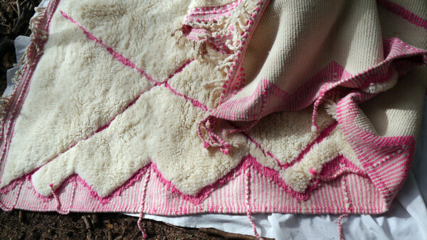 ivory pink moroccan rug