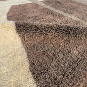 Alternative view of Handmade Brown Beni Mrirt Rug : 8x10 Feet
