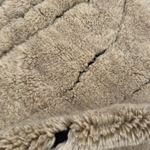 Alternative view of Handmade Beige Beni Mrirt Rug : 5x8 Feet