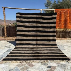 Moroccan Berber Black : 6.5 x 9.8 Feet
