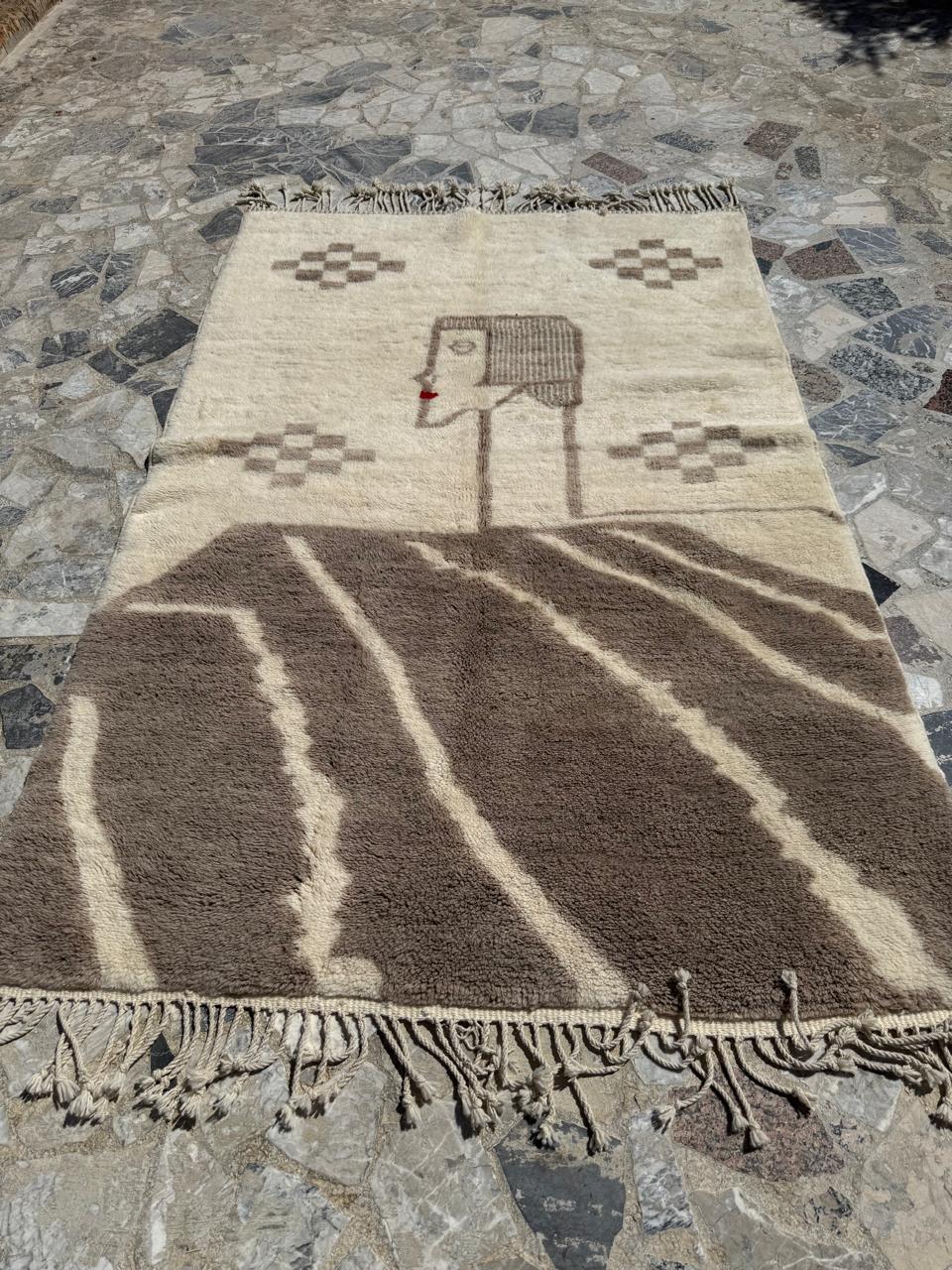 Moroccan Rug : 6 x 9 Feet - Image 3