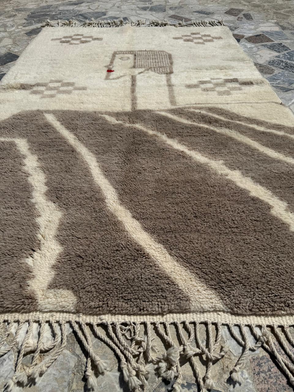 Moroccan Rug : 6 x 9 Feet - Image 4