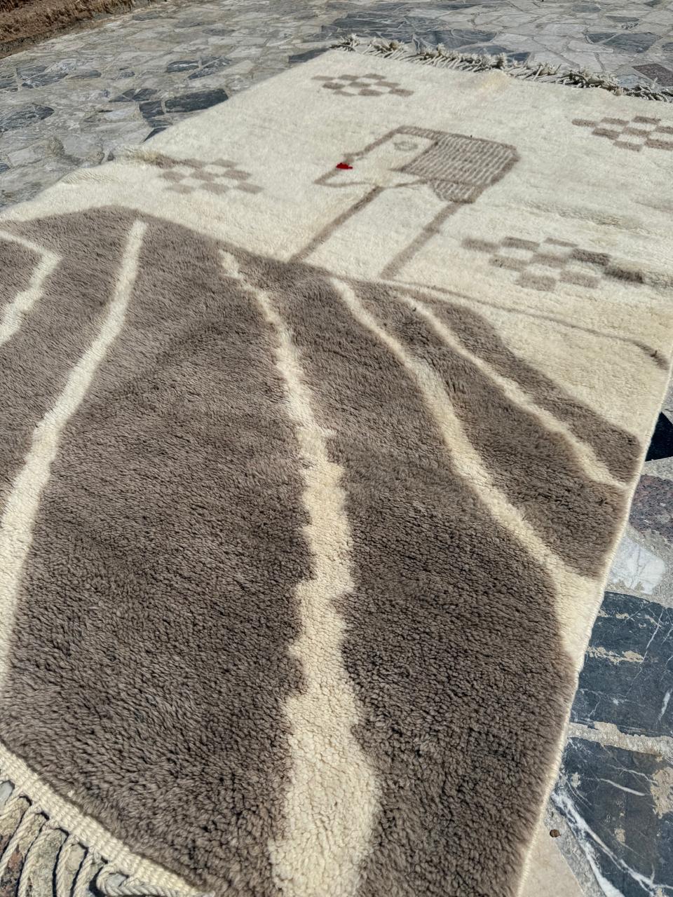 Moroccan Rug : 6 x 9 Feet - Image 2