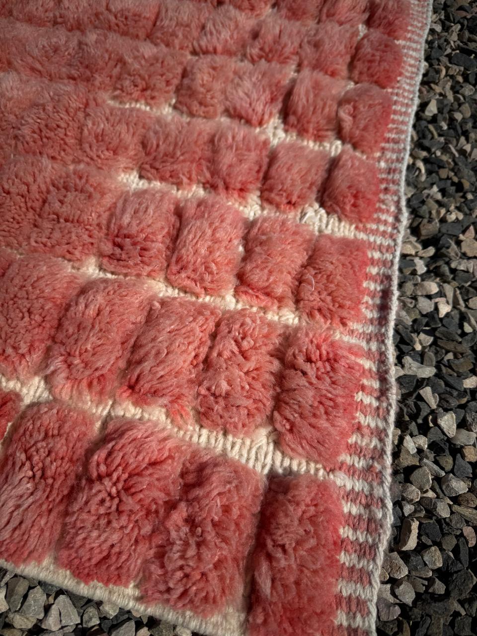 Moroccan Rug : 4 x 6 Feet - Image 4