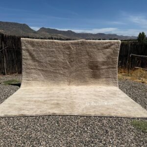 Solid beige Moroccan Rug : 8.5 x 11.5 Feet