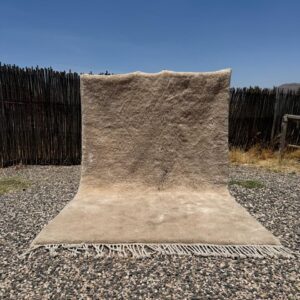 Solid beige Moroccan Rug : 6.5 x 10 Feet